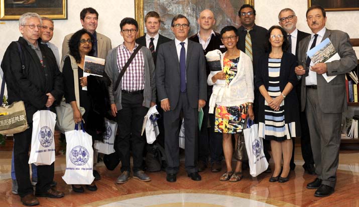 foto di gruppo delle due delegazioni